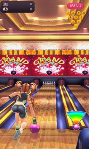 妹子打保龄球图片